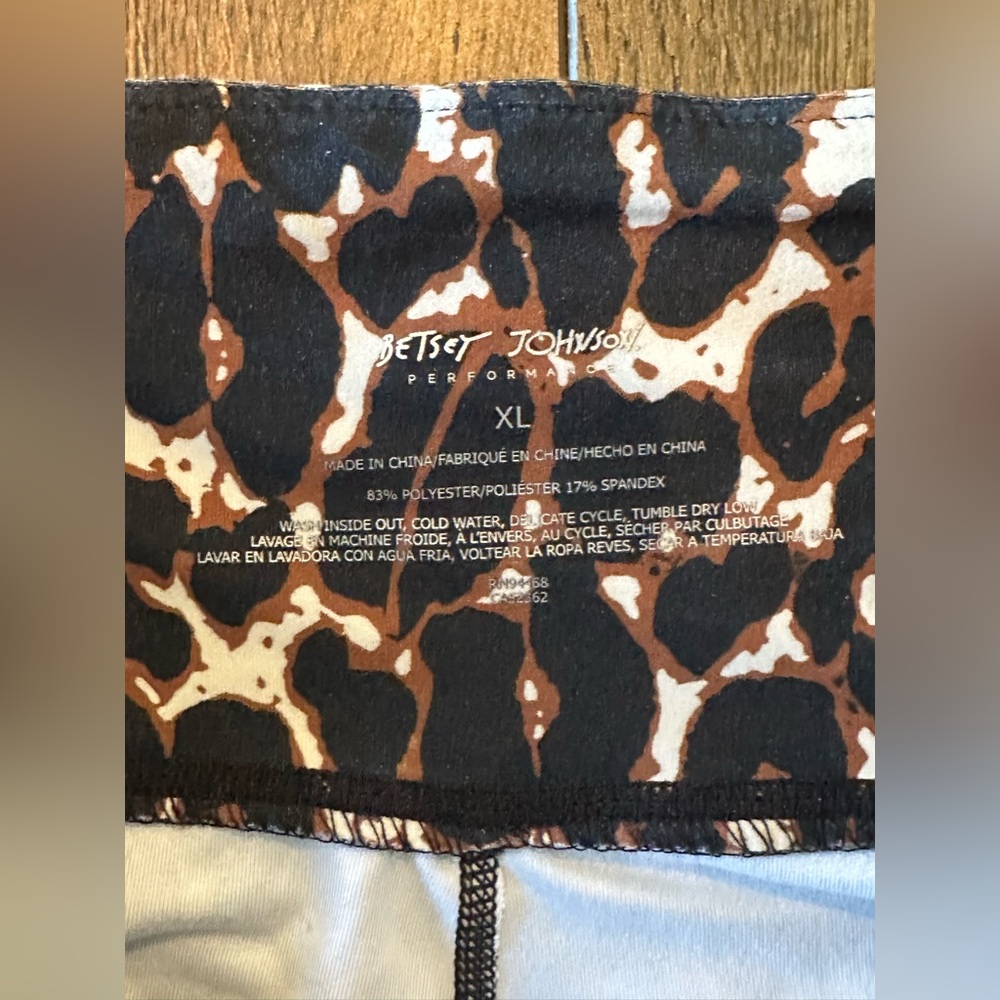 Betsey Johnson
High-Rise Leopard Print Ankle Leggings Size XL - Picture 3 of 6
